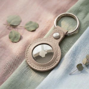 Leather AirTag Case for Apple. AirTag Holder Compatible with Apple. Keyring AirTag Case. Personalized Leather Keychain, Apple AirTag Finder