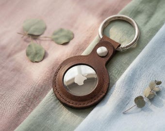 Leather AirTag Case for Apple. AirTag Holder Compatible with Apple. Keyring AirTag Case. Personalized Leather Keychain, Apple AirTag Finder.