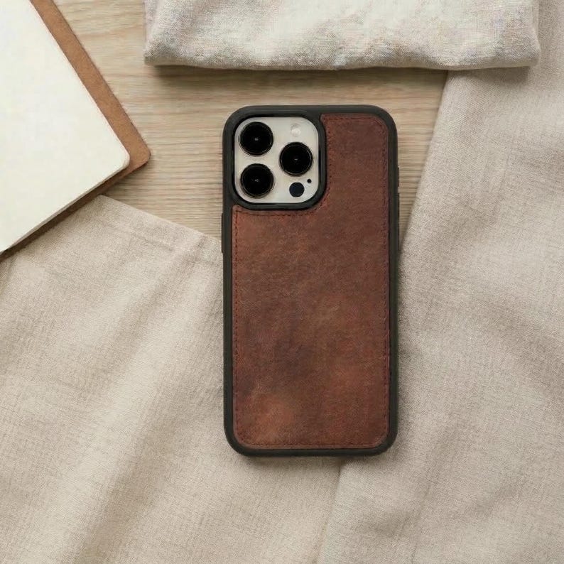 iPhone-skal i äkta läder, iPhone 17, 17E, 17 Air, 16, 15, 14, 13, 12, SE Anpassat iPhone-skal Monogram Mobilskal i läder bild 1