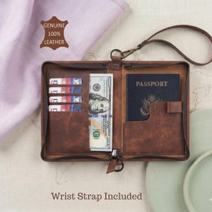 Personalizowany uchwyt na paszport, skórzana okładka na paszport, spersonalizowany portfel na paszport, etui na paszport, prezent podróżny na paszport dla niej, jego, mamy, taty