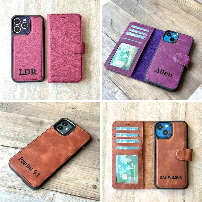 K&ouml;nnte beinhalten: Vier verschiedene Handyh&uuml;llen mit personalisierten Gravuren. Zwei H&uuml;llen sind aus braunem Leder mit einem Brieftaschenklappdeckel und Kartenf&auml;chern. Eine H&uuml;lle ist aus lila Leder mit einem Brieftaschenklappdeckel und Kartenf&auml;chern. Eine H&uuml;lle ist aus rotem Leder mit einem Klappdeckel.