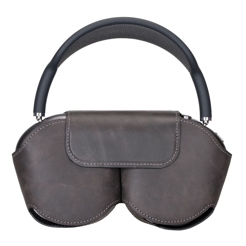 K&ouml;nnte beinhalten: Eine braune Ledertasche mit einem schwarzen gepolsterten Kopfband f&uuml;r Kopfh&ouml;rer.