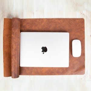Personalized Leather Desk Mat, Custom Engraved Desk Pad, Black, Brown, Full Grain Leather, Office Gift, Handmade Desk mat, Father&#39;s Day Gift