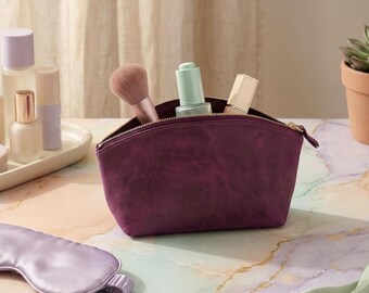Personalized Leather Make-up Purses, Makeup Bags, Makeup Pouches for the Woman, Leather Custom Make-up Bag, Make-up Travel Bag, Custom Gift