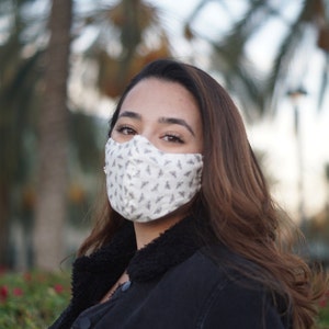 Gezichtsmasker met neusdraad, beschikbaar om een van onze andere patronen aan te passen. Teddy&Co.