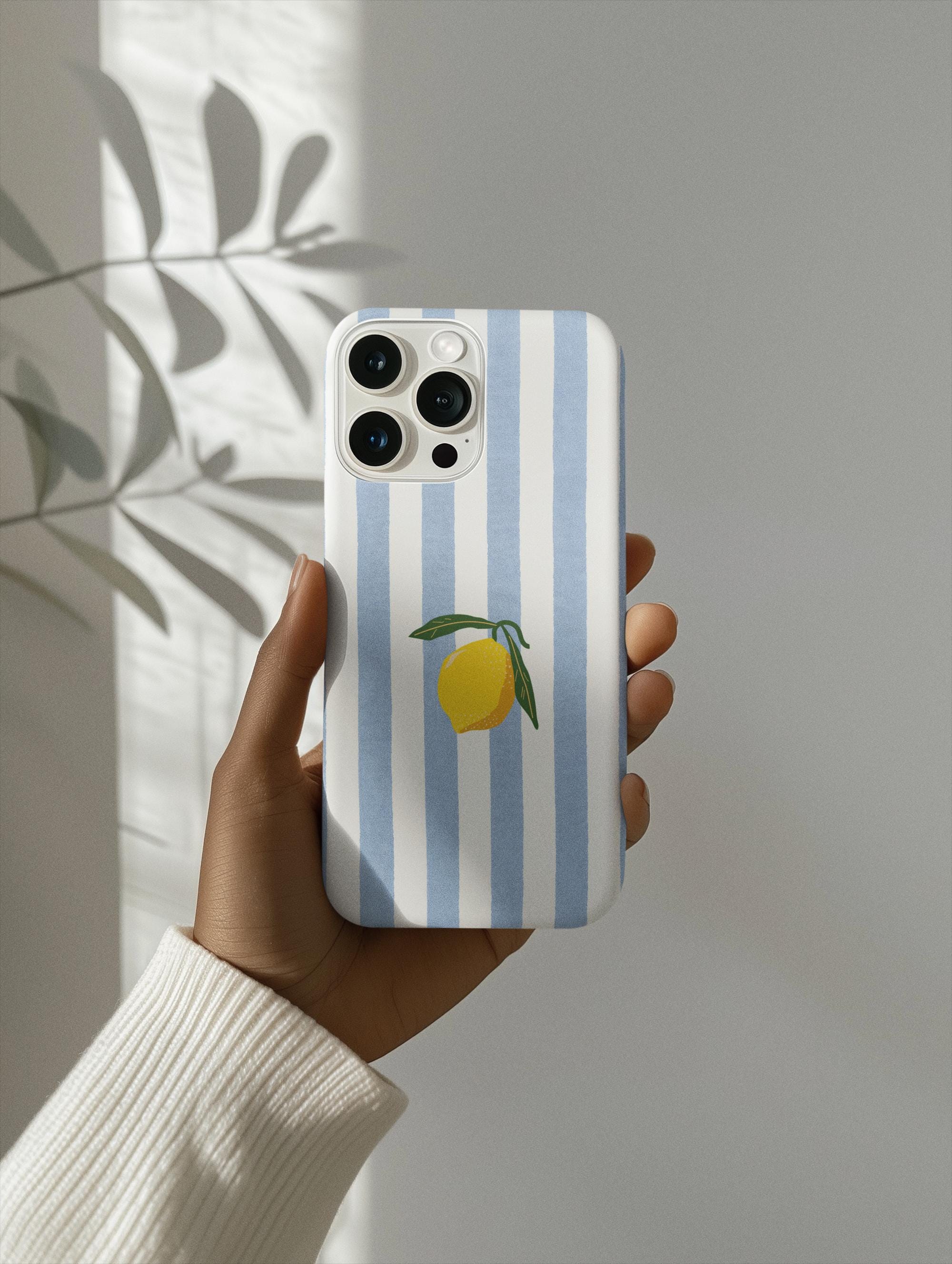 Blau Gestreifte Sommer Handyhülle Italienisch Zitrone | Mediterrane Sommer Küste iPhone Handyhülle, Blau Beachy Handyhülle, Samsung, Preppy Aesthetik