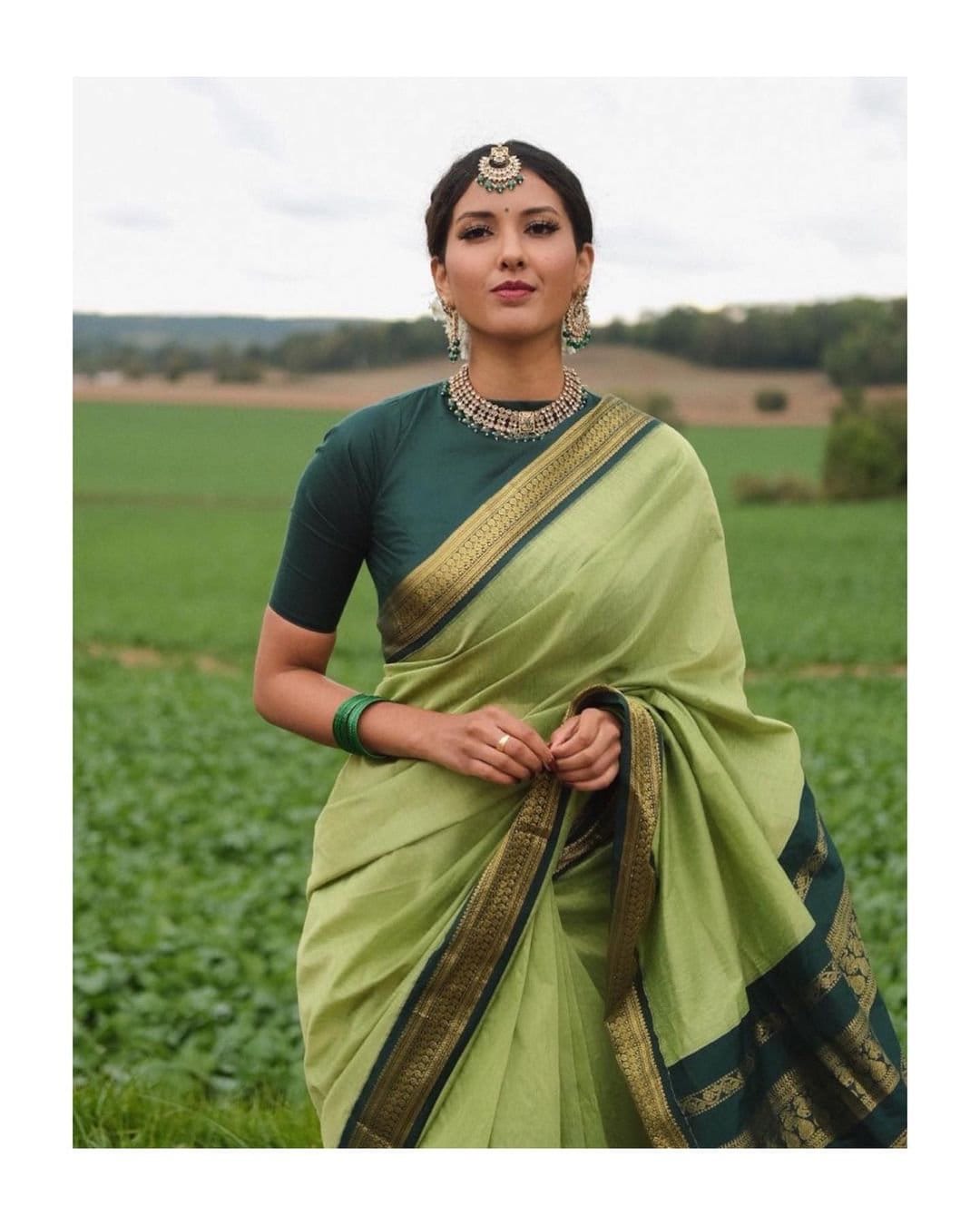 Beautiful Traditional Soft Silk Saree With Jacquard Work Saree for