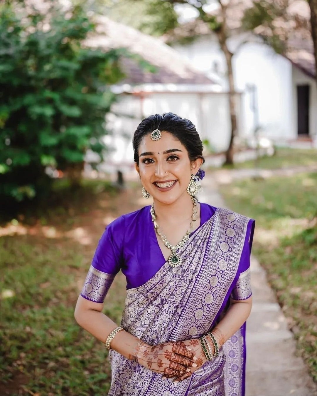 Traditional saree look for girl shop
