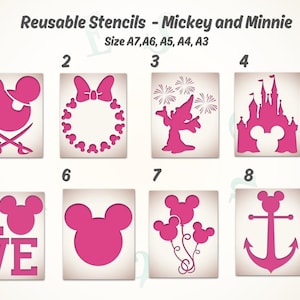 Könnte beinhalten: Acht wiederverwendbare Schablonen mit Mickey Mouse und Minnie Mouse Motiven. Die Schablonen sind rosa und weiß und beinhalten Designs wie Mickey Mouse Kopf, Minnie Mouse Kopf mit Schleife, ein Schloss, ein Herz mit dem Wort "LOVE" und Mickey Mouse Kopf mit Ballons. Die Schablonen sind in den Größen A7, A6, A5, A4 und A3 erhältlich.