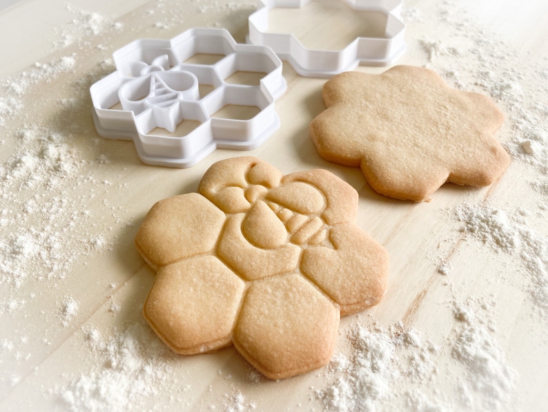 Cookie Cutter Multisize With Bee 121 Etsy