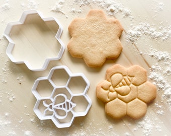 Cookie cutter multi-size: Honeycomb with bee *121