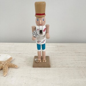 Beachy Nutcracker, Beach Themed Nutcracker, Wood Beachy Nutcracker, Wooden Christmas Nutcracker, 6” Wood Nutcracker - Beach Bums imagem 9