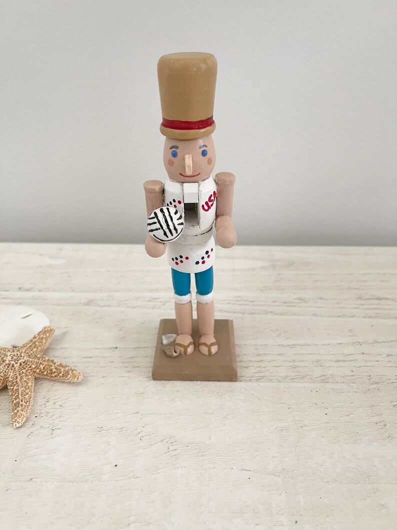Beachy Nutcracker, Beach Themed Nutcracker, Wood Beachy Nutcracker, Wooden Christmas Nutcracker, 6” Wood Nutcracker - Beach Bums imagem 10