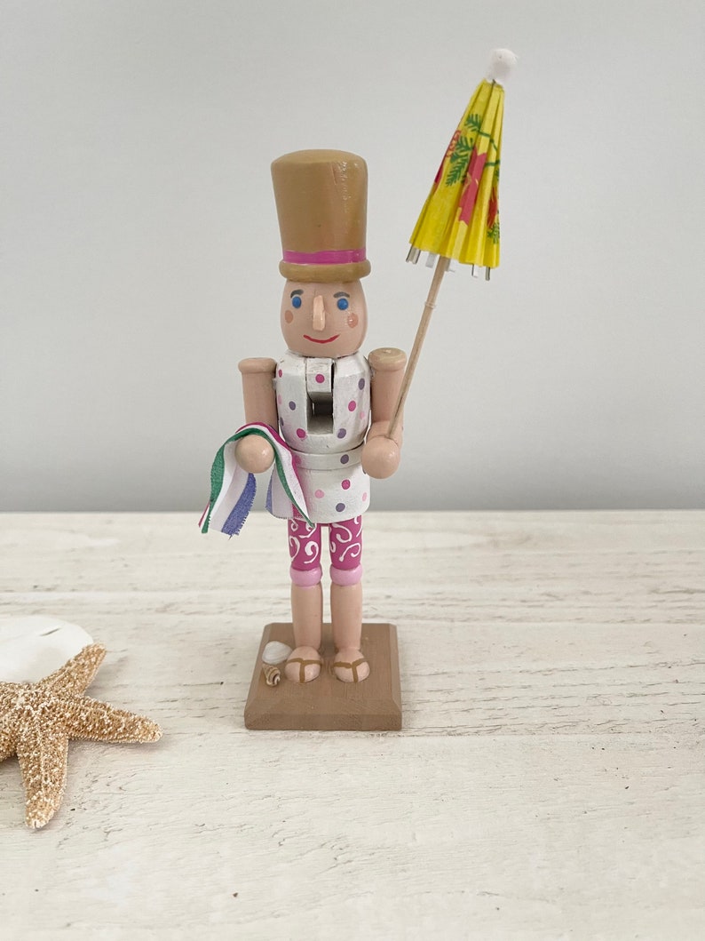 Beachy Nutcracker, Beach Themed Nutcracker, Wood Beachy Nutcracker, Wooden Christmas Nutcracker, 6” Wood Nutcracker - Beach Bums imagem 6