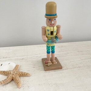 Beachy Nutcracker, Beach Themed Nutcracker, Wood Beachy Nutcracker, Wooden Christmas Nutcracker, 6” Wood Nutcracker - Beach Bums imagem 7