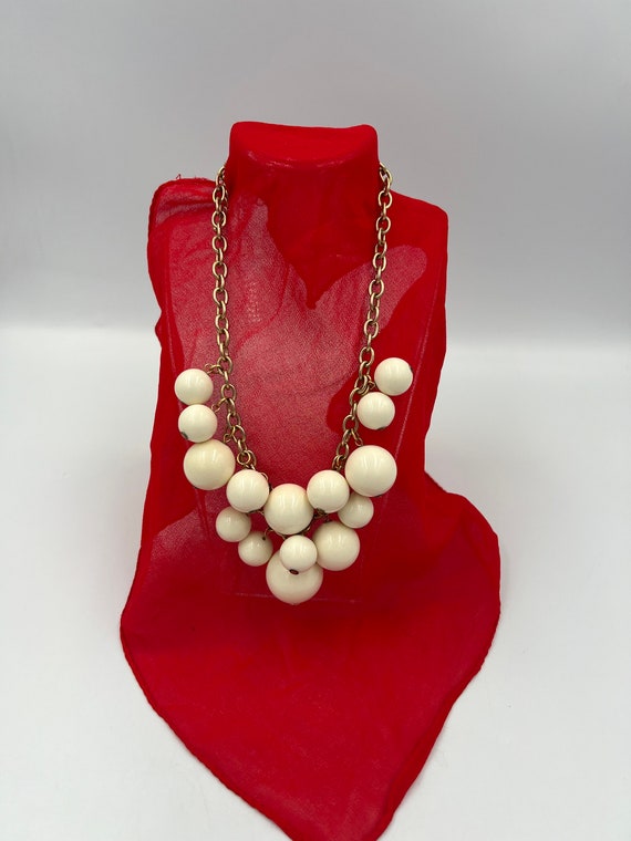 1960s Chunky White Beaded Necklace