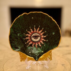 Eye Embellished Scallop Shell Shelf Sitter/Ring Dish