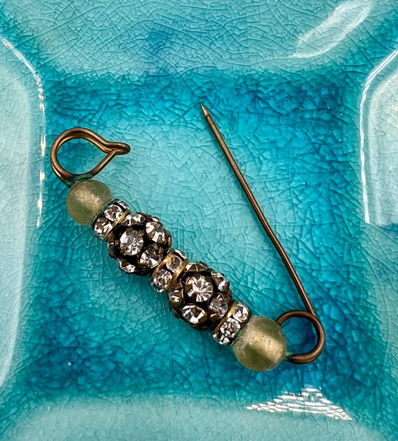 Vintage rhinestone kilt pin Gem