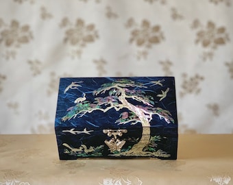 Korean Traditional Mother of Pearl Handmade Navy Jewelry Box with Pine Tree and Cranes Pattern (자개 송학문 한지 보석함)