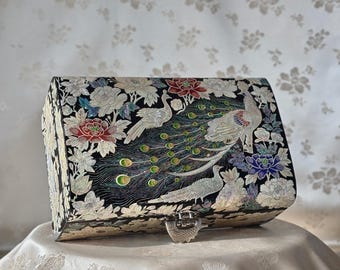韓国産螺鈿ジュエリーボックス：孔雀と牡丹のモチーフ - Etsy 日本