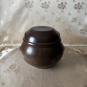 Korean Handmade Earthenware Onggi Jar for Salt, Grains, and Rice - 1.5kg Capacity, Perfect for Traditional Home Decor (옹기 항아리)