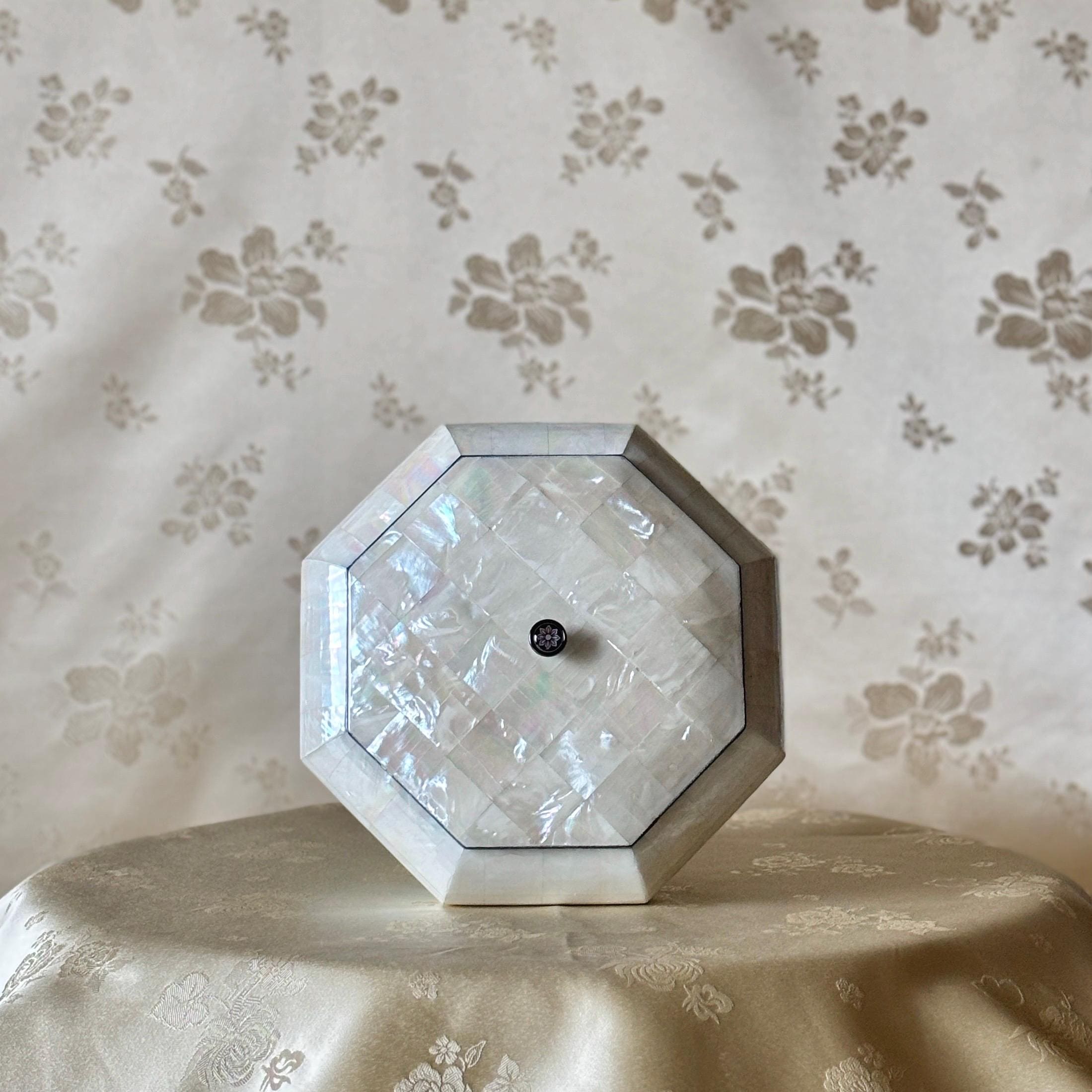 Korean Mother-of-Pearl Octagonal Jewelry Box: Mosaic Pattern with White Shell