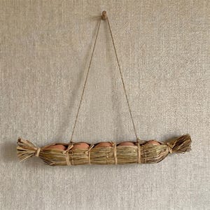 Ornamento da appendere in ceramica coreana: motivo popolare a forma di pacchetto di uova