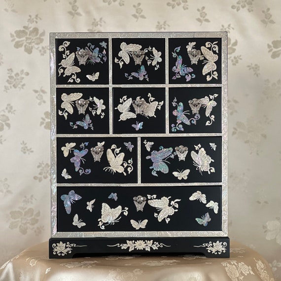 VELVET JEWELLERY BOX OFF WHITE BUTTERFLY PATTERN VELVET JEWELLERY BOX OFF WHITE BUTTERFLY PATTERN