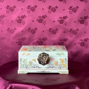 Gift for a Wedding Idea Korean Traditional Mother of Pearl Handmade White Jewelry Box with Flowers and Butterflies