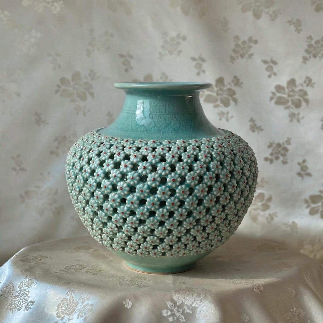 韓国青磁二重壁透かし彫り器：菊文様 - Etsy 日本