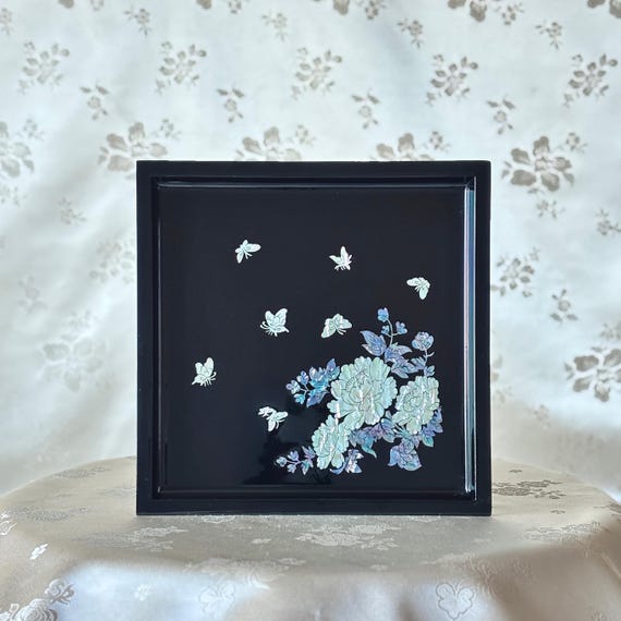 韓国螺鈿工芸品漆蝶と花のトレイ