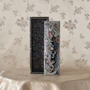 Lujosa joyería tradicional coreana de nácar o estuche con patrón de grulla y pájaro (자개 학조문 필함)