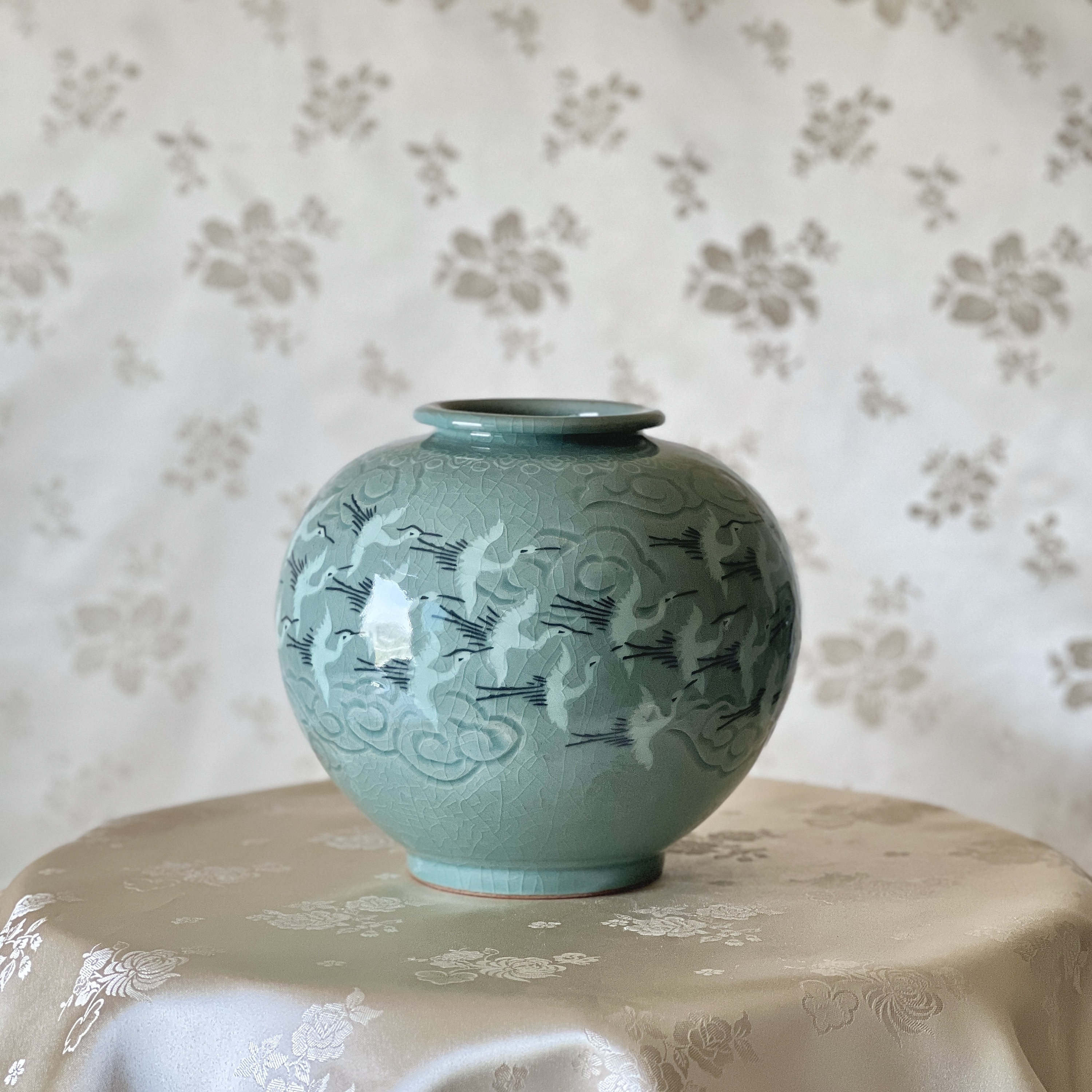 青磁鶴象嵌　ポット 韓国青磁壺（丹甫）：雲文様と鶴文様象嵌 - Etsy 日本