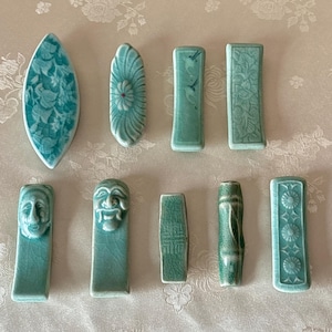 Poggia bacchette in celadon coreano, porta posate in ceramica verde, decorazione tradizionale per la tavola.