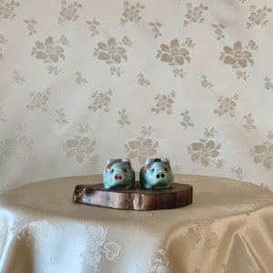 韓国青磁ミニチュア豚2体セット