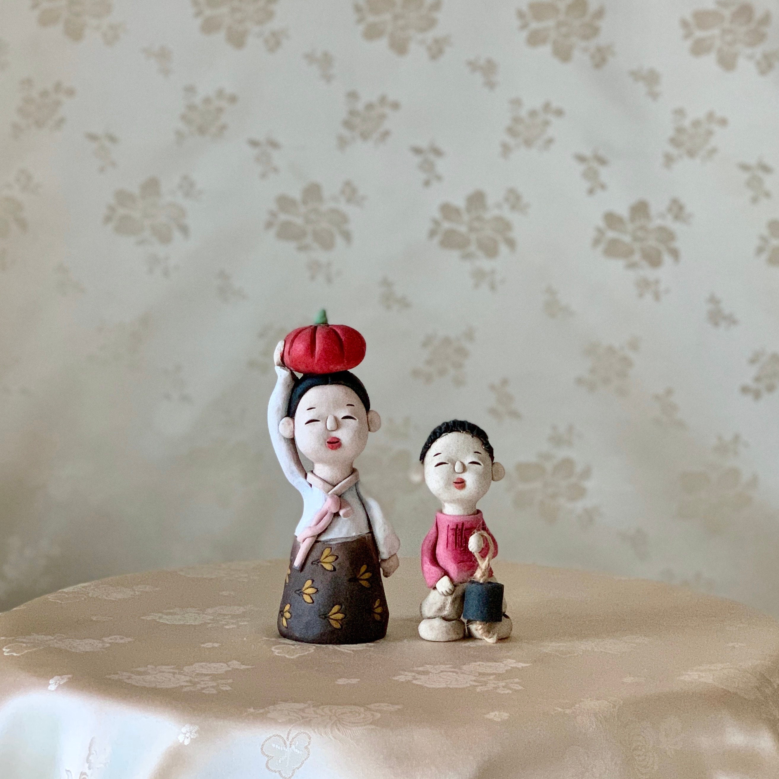 Korean Traditional Handmade Miniature Pottery Figurine Set of Mother and Son with Bamboo Partition Option (토우 모자 인형 세트)