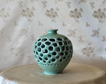 皇太子2枚セット 花模様 デザイン One of a Kind Korean Handmade Celadon Double-wall Openwork