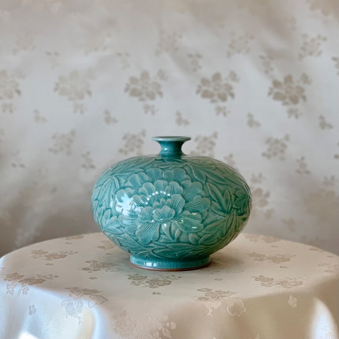 Limited Edition Exquisite Korean Traditional Handmade Celadon Vase With