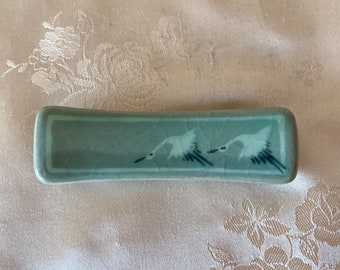 Korean Traditional Handmade Celadon Spoon and Chopstick Rest with Inlaid Couple Crane Pattern (청자 상감 쌍학 받침)