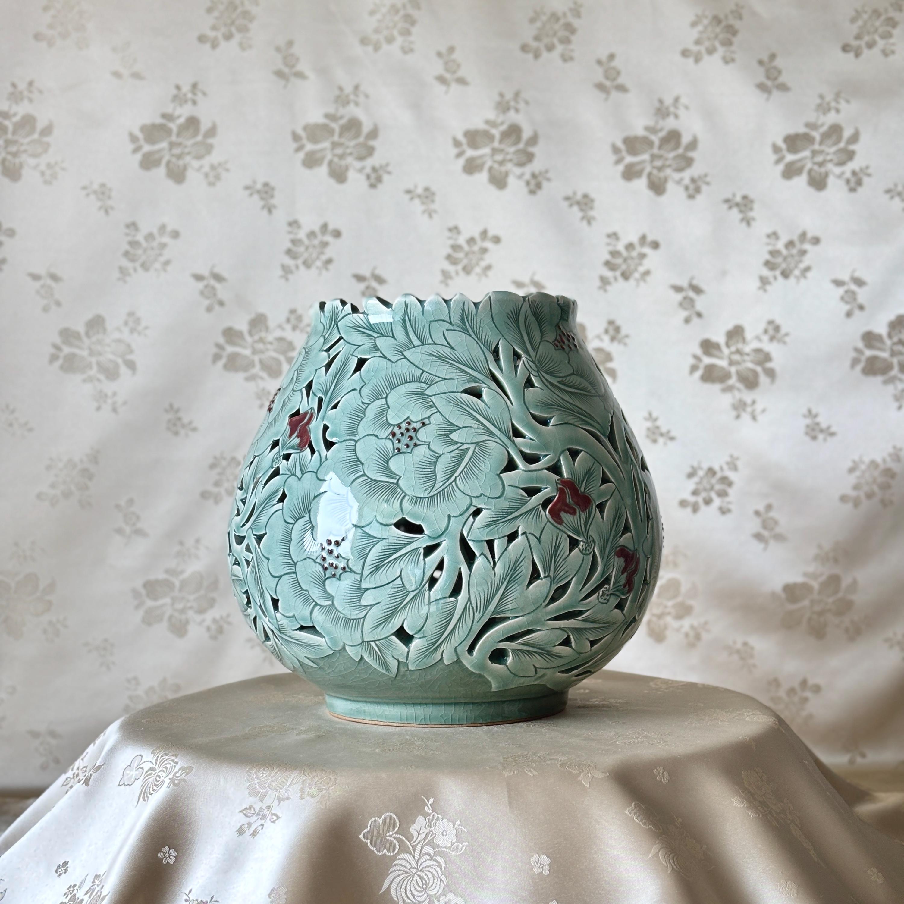 青磁 花瓶 牡丹彫り フラワーベース　翡翠色 翡翠の花瓶 - Etsy 日本