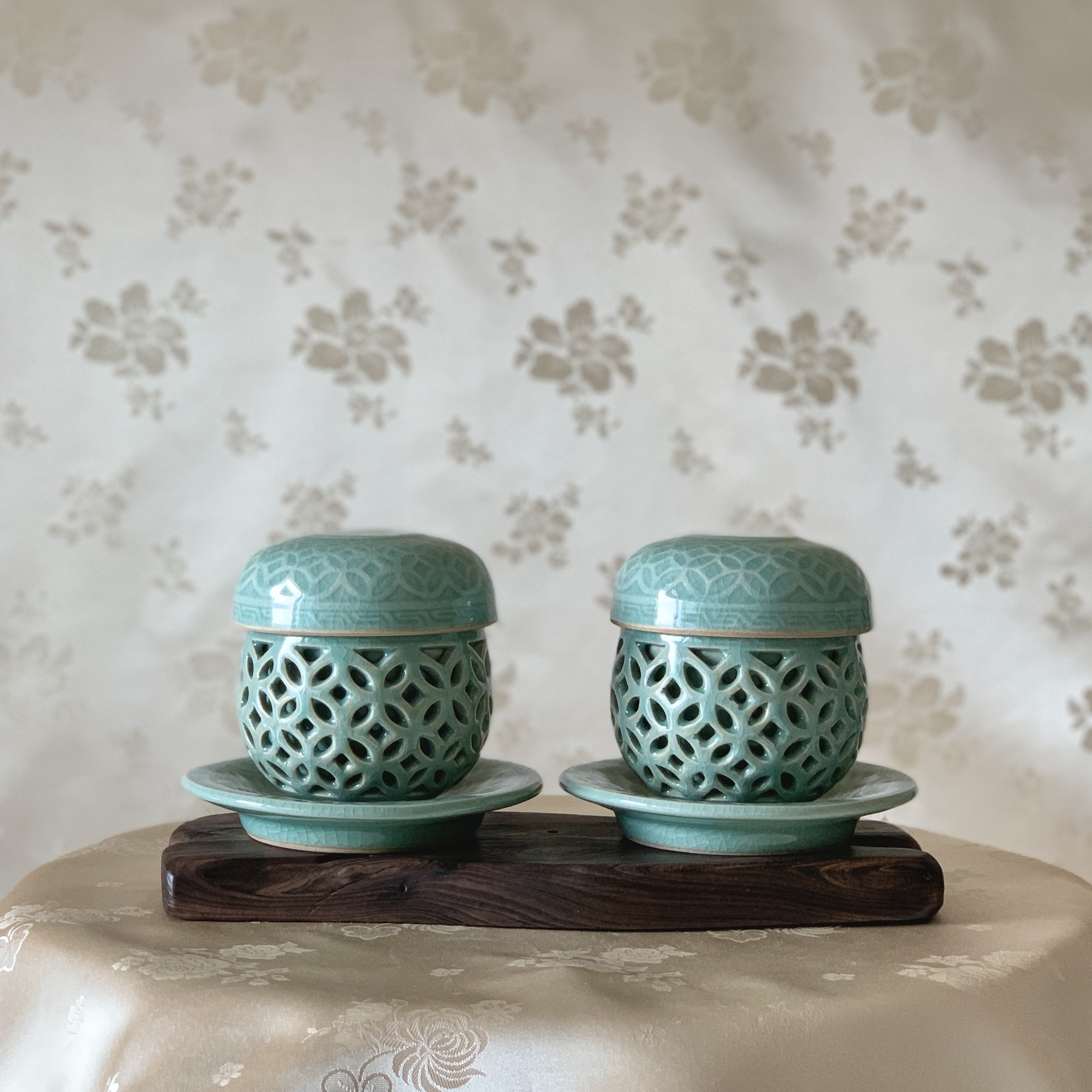 韓国青磁二重構造透かし彫り茶碗セット：チルボ柄 - Etsy 日本