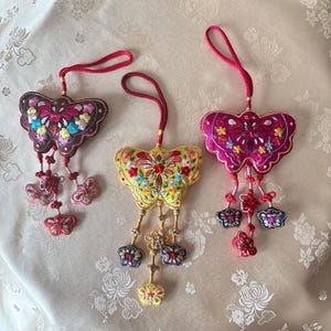 Geborduurde Koreaanse norigae: vlindermotief voor modeaccessoire