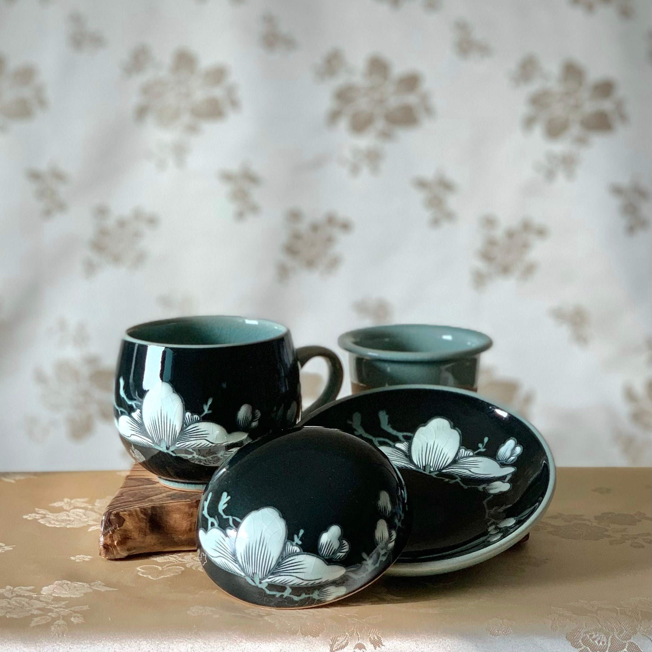 再入荷アイテム Cup Tea Celadon Handmade Korean Set: (청자 Design Magnolia 工芸品
