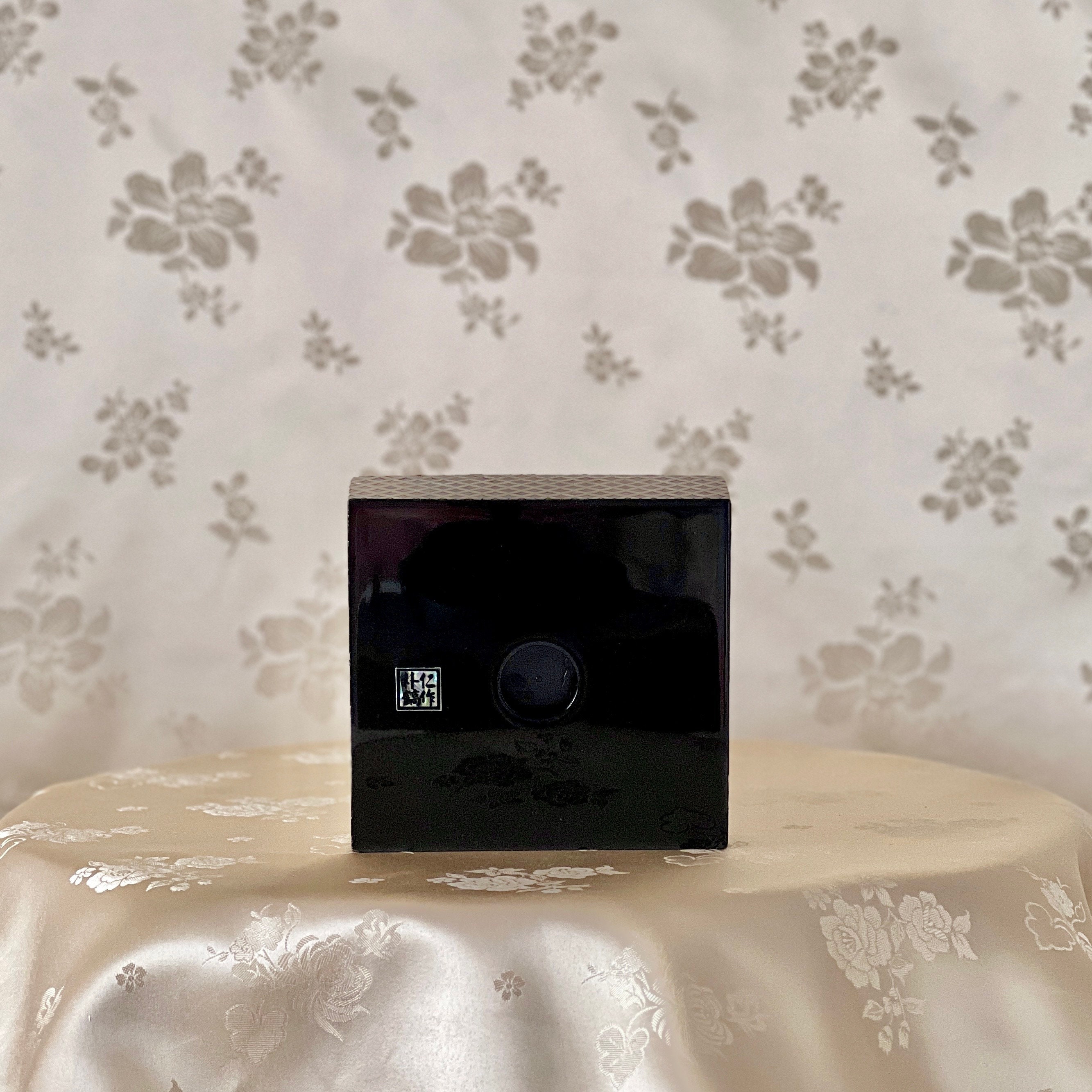 Luxurious Korean Traditional Handmade Mother of Pearl Table