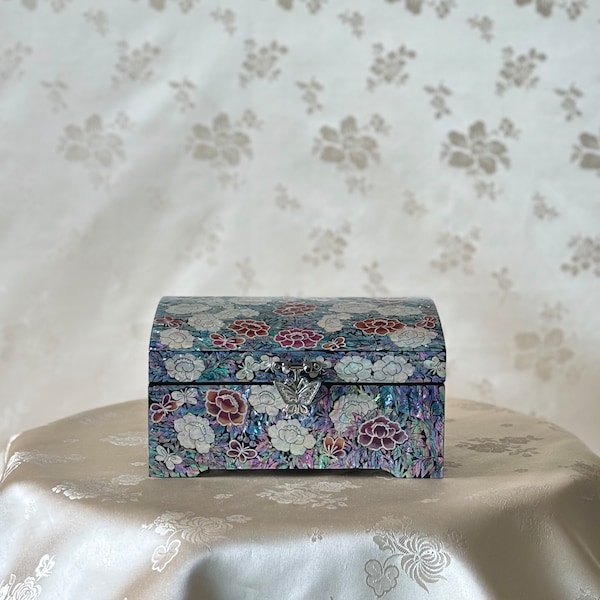 New Unique Korean Traditional Mother of Pearl Handmade Jewelry Box with Butterfly and Peony Flower Pattern (자개 호접 목단문 보석함)