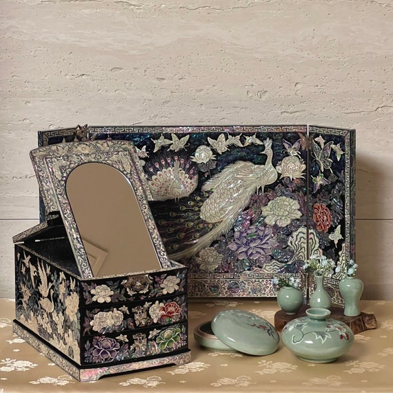 Luxurious Korean Traditional Mother of Pearl Jewelry Box