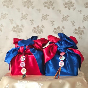 Korean traditional GIFT WRAPPING two sided silk fabric with norigae medium size