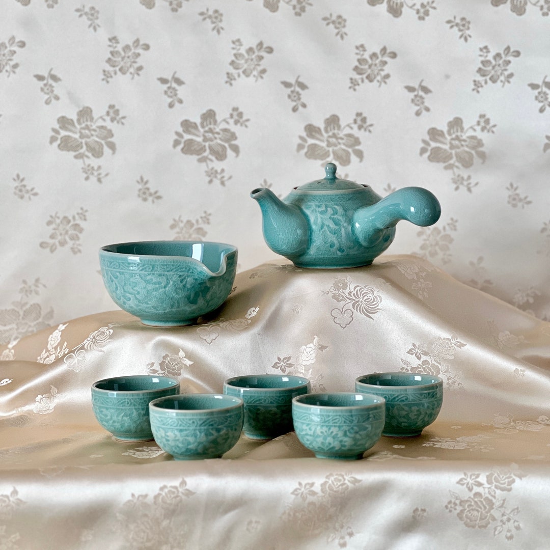 Korean Traditional Handmade Celadon Tea Set With Vine Korean Traditional Handmade Celadon Tea Set With Vine
