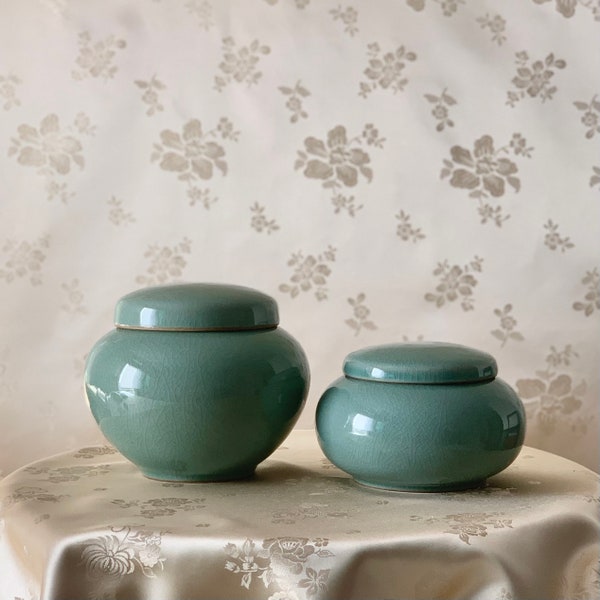 Korean Traditional Handmade Celadon Set of 2 Lidded Jar with no Pattern (청자 무지 단지 세트)