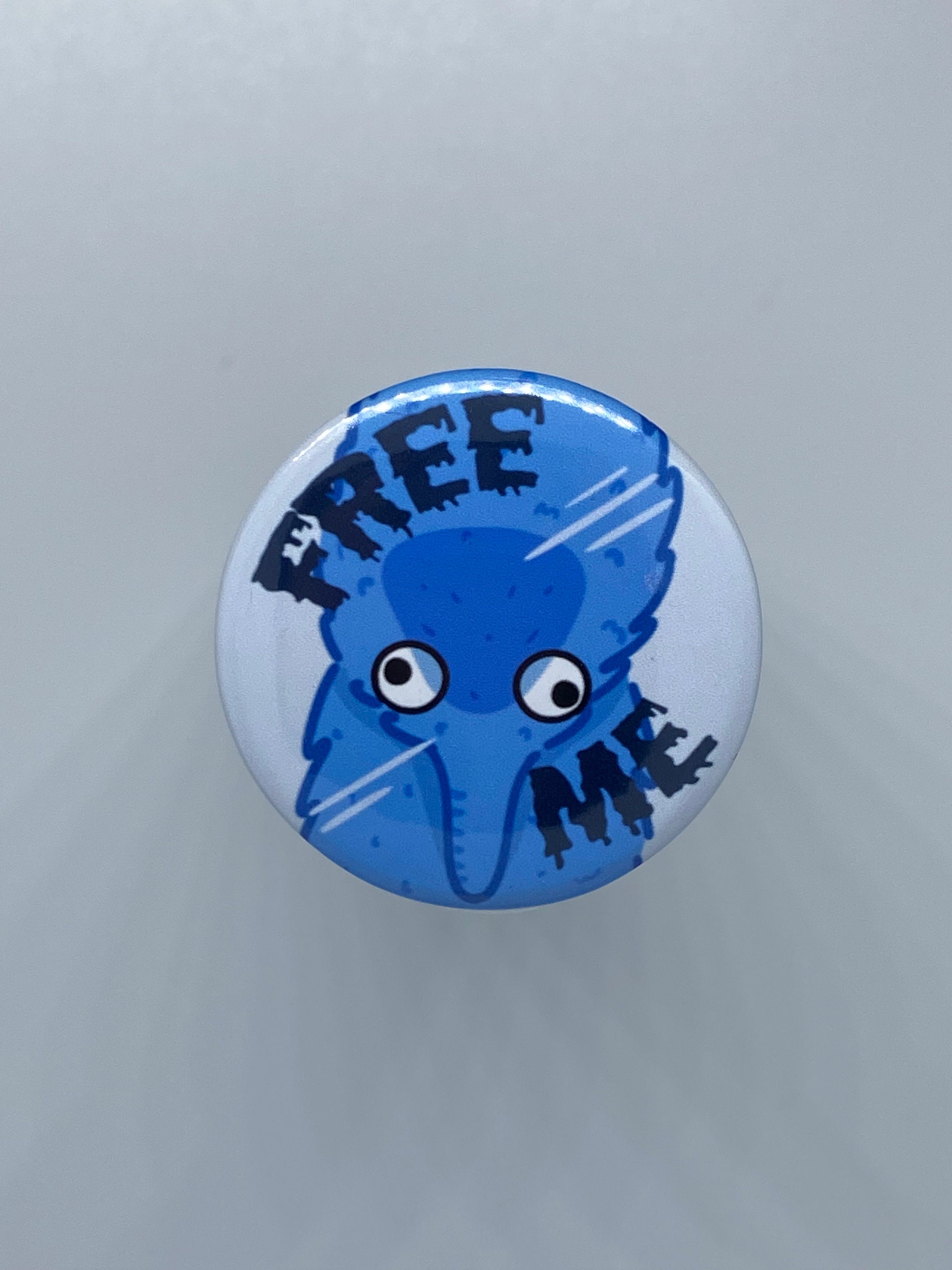 Worm on a string funny button - free me worm on a string cursed button -  cursed funny meme button worm on a string